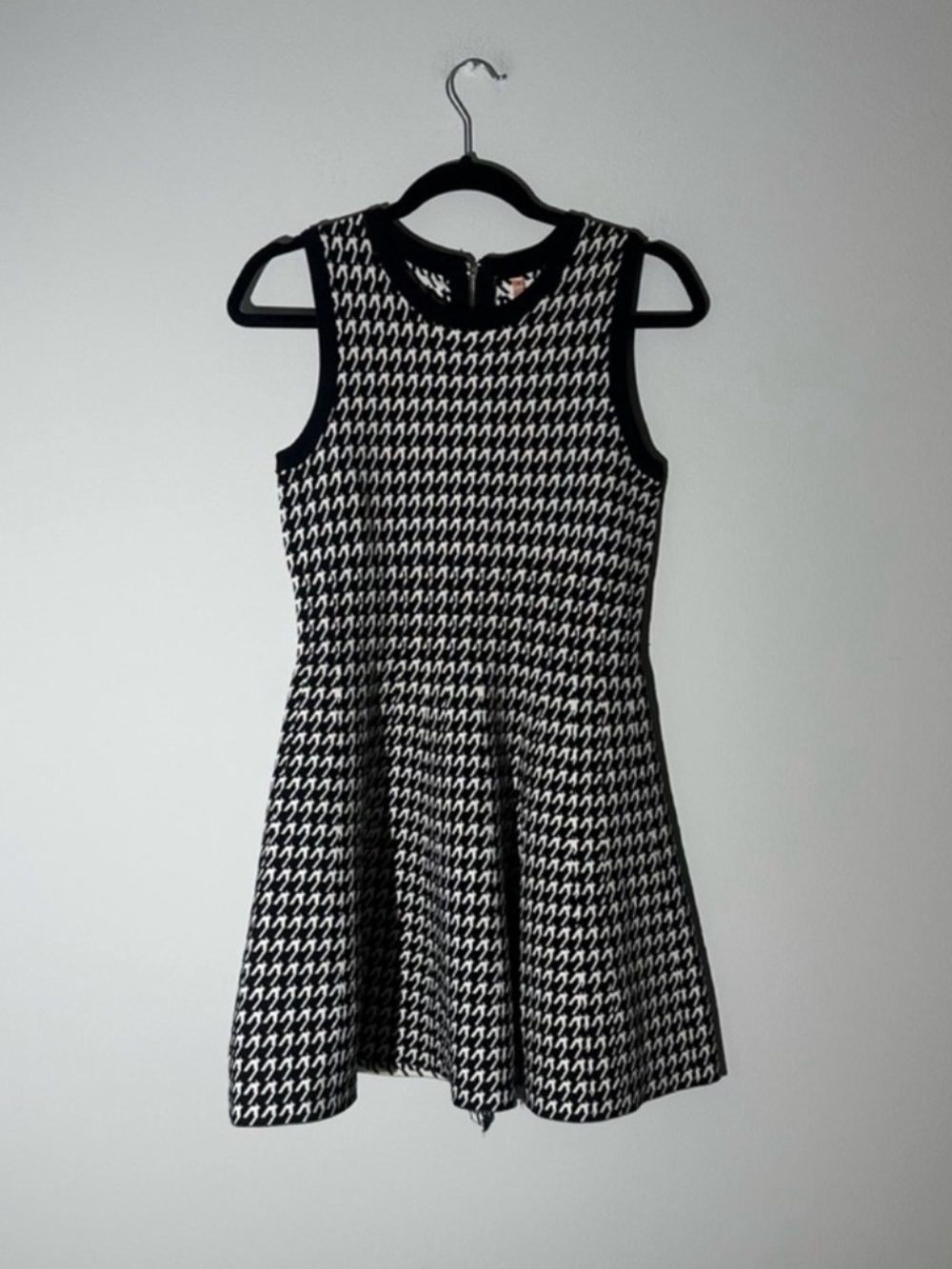 Sweewe Black & White Patterned Fit and Flare Dress Size S